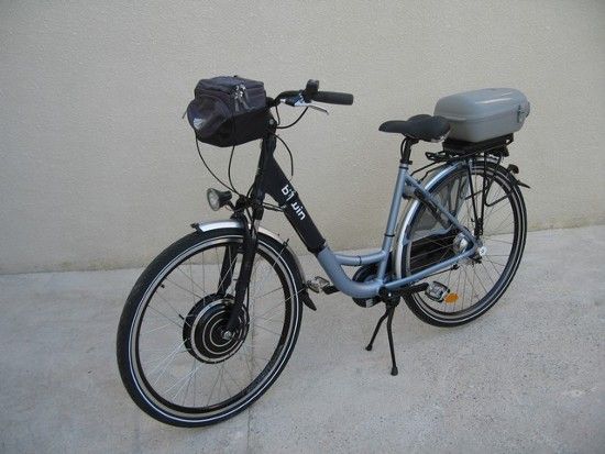 Vélo équipé d'un kit Sensation + top case pour porter et protéger la batterie Vélo équipé d'un kit Sensation + top case pour porter et protéger la batterie