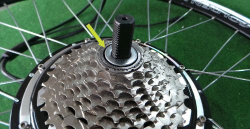Mise en place rondelles roue libre de vélo
